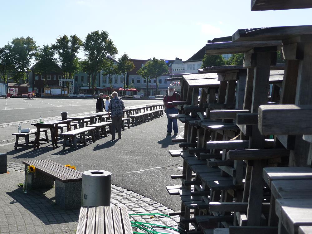 Aufstellung auf der Marktdiagonalen. Es ist viel zu tranportieren!
