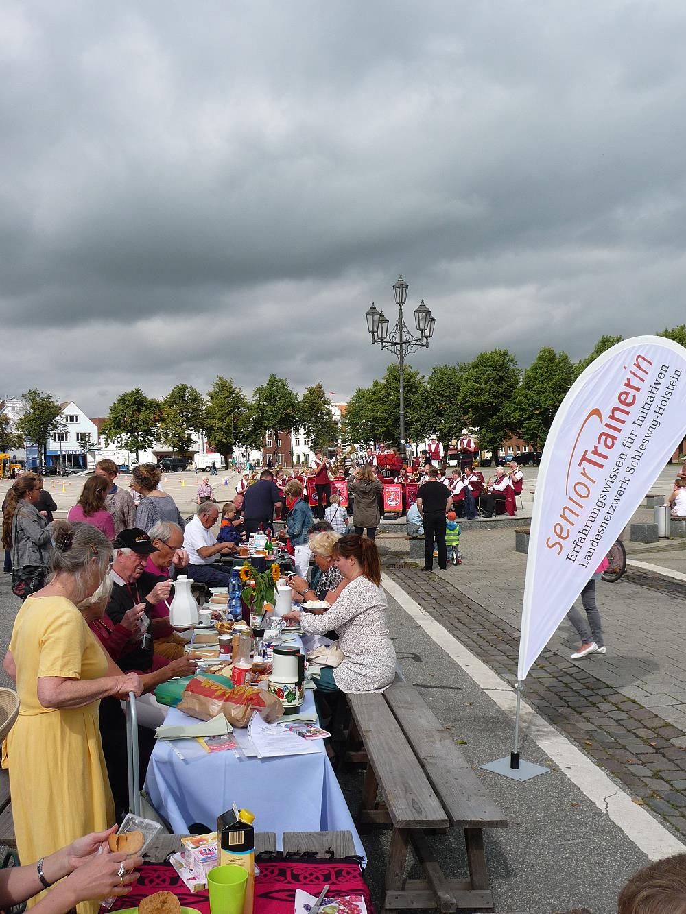 Tisch der seniorTrainerIn Dithmarschen